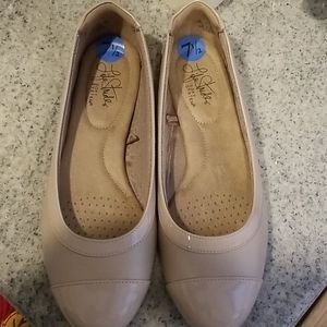 Holiday price -New never worn Comfy Life Stride 7 1/2 flats w/great rubber sole